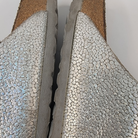 Birkenstock Birkis Sz 38 Arizona Sandals Silver Textured Double Buckle - Picture 8 of 8